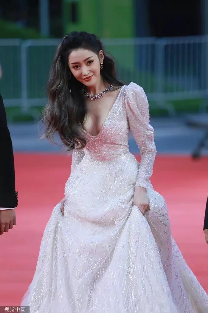 最新女明星時尚晚禮服盤點，美出天際的璀璨瞬間