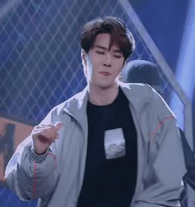 張藝興，從舞者到巨星的自信閃耀之旅——明星學(xué)院的成長之路