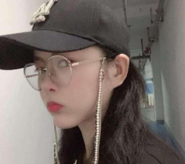 譚明明最新，小巷中的美食秘密